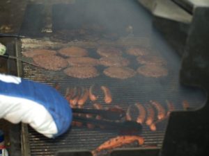 横田基地バーベキューイベント グリル中