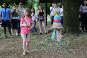 横田基地でBBQ2018　ピニャータ