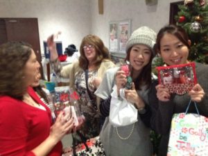 横田基地クリスマスパーティープレゼント交換